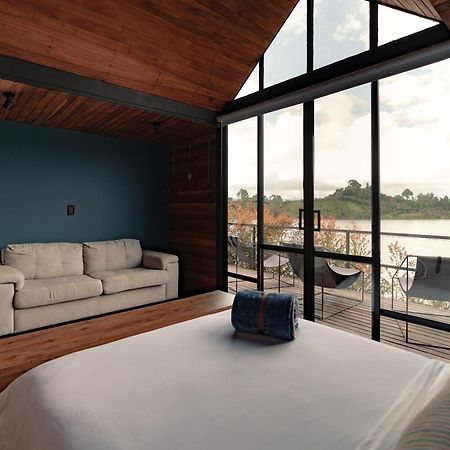 The Boato Hotel Guatapé Εξωτερικό φωτογραφία A bedroom in a house