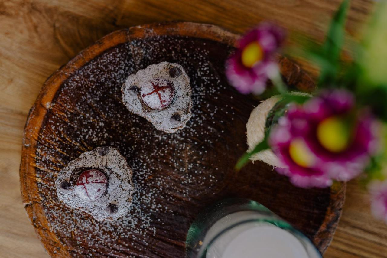 The Boato Hotel Guatapé Εξωτερικό φωτογραφία A chocolate cake