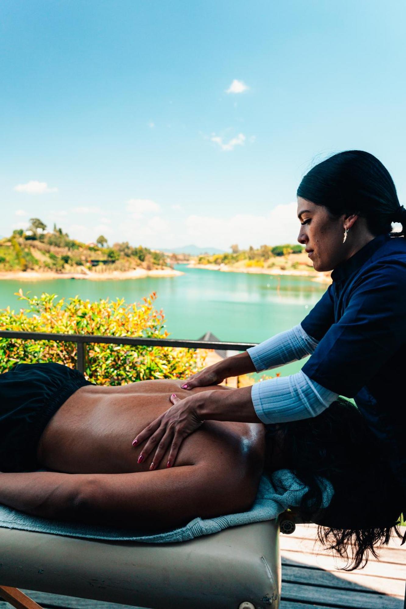 The Boato Hotel Guatapé Εξωτερικό φωτογραφία Thai massage