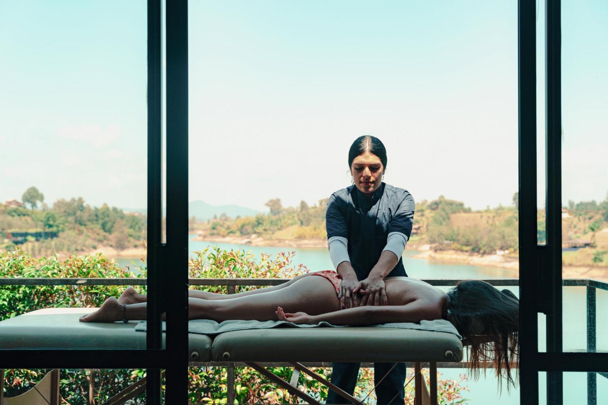 The Boato Hotel Guatapé Εξωτερικό φωτογραφία Thai massage