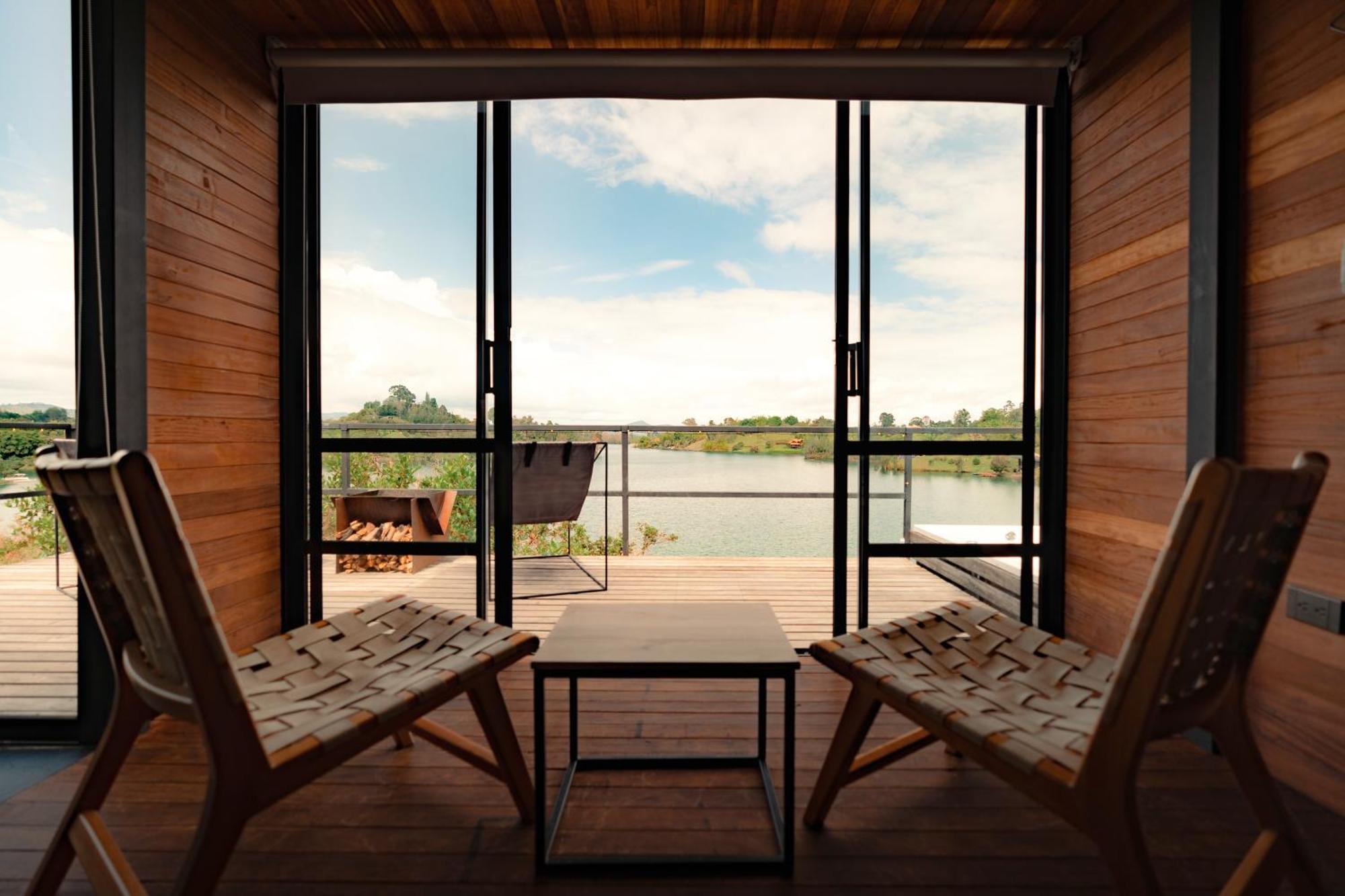 The Boato Hotel Guatapé Εξωτερικό φωτογραφία View from the interior of a floating cabin