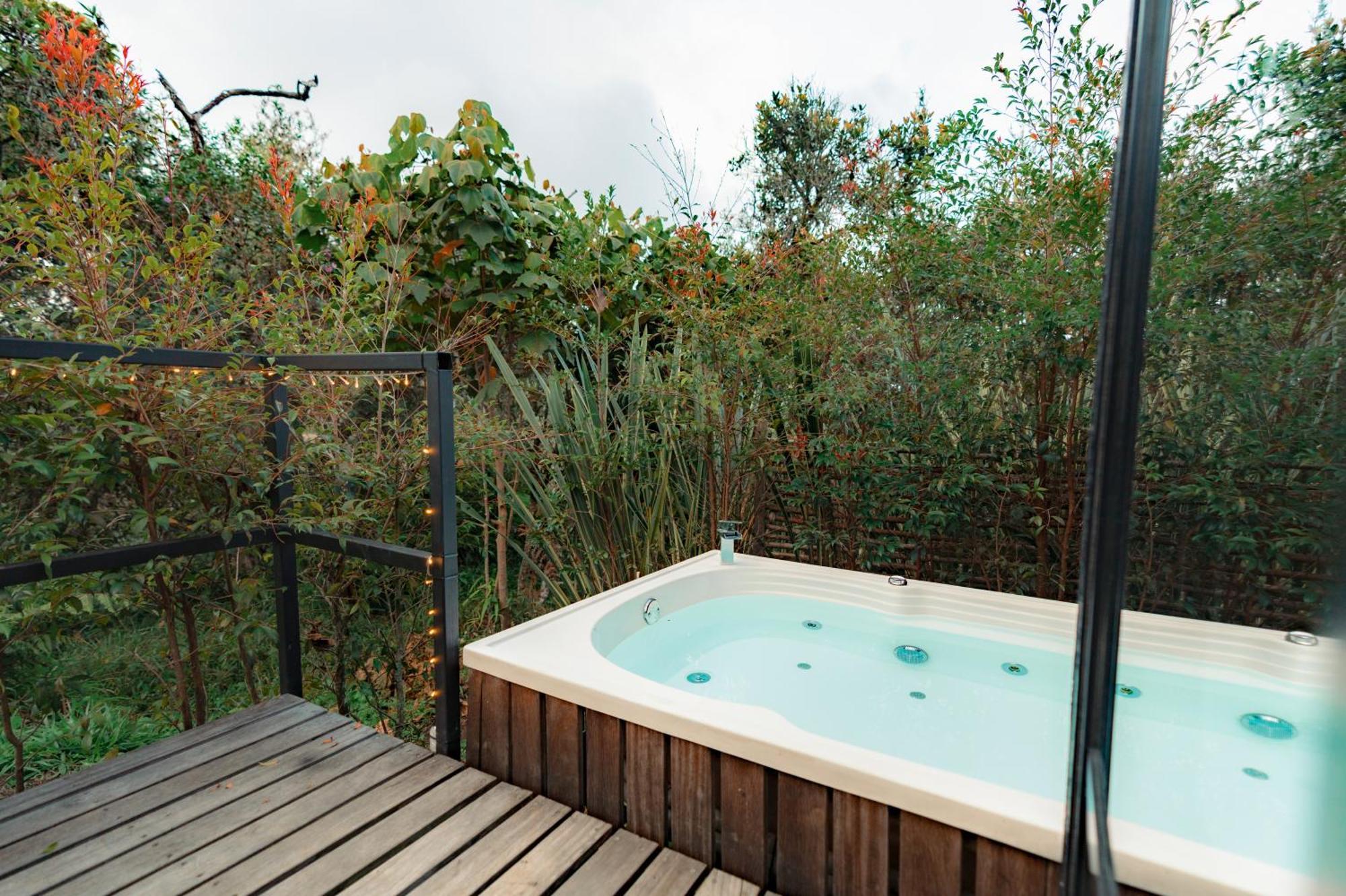 The Boato Hotel Guatapé Εξωτερικό φωτογραφία A hot tub