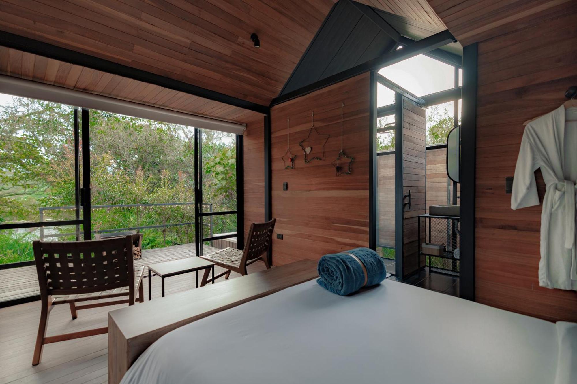 The Boato Hotel Guatapé Εξωτερικό φωτογραφία The interior of a room at the resort