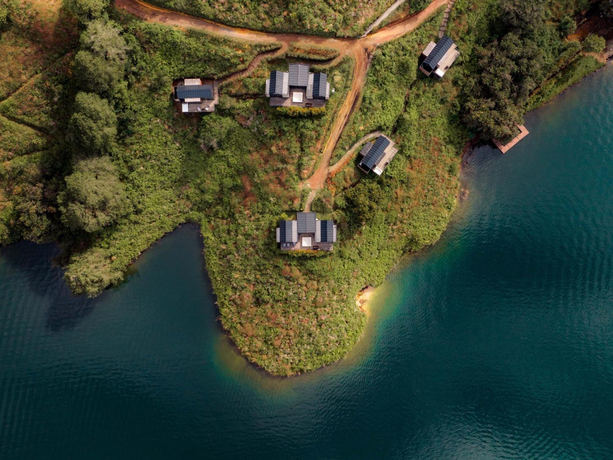 The Boato Hotel Guatapé Εξωτερικό φωτογραφία Aerial view of the lake